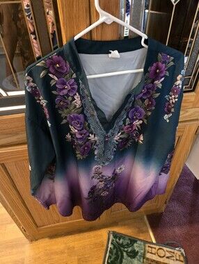 Pretty Long Sleeve Top N/tags